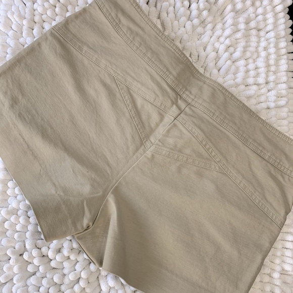 Bedo Femme Dress Shorts with zipper pockets - Picture 5 of 5